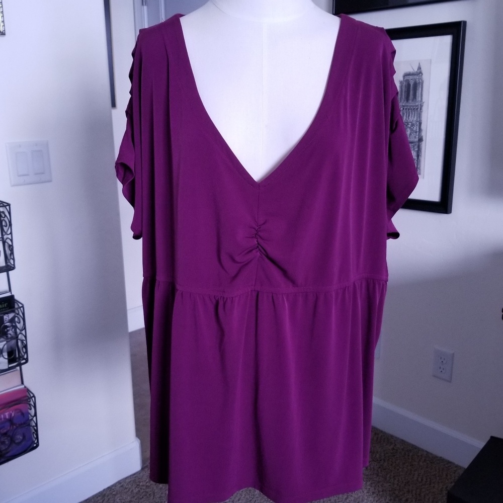 Lane Bryant 26/28 red violet top euc